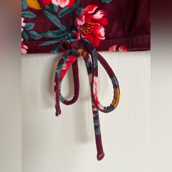 🪷LOFT Velvet Floral Round Neck Top - Picture 4 of 9